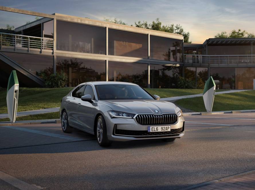 Škoda Superb iV: A Nova Geração de Mobilidade Híbrida Plug-In - Auto Maran Coimbra