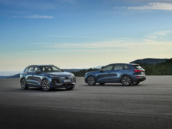 Static photo, 
Colour: Plasma blue metallic