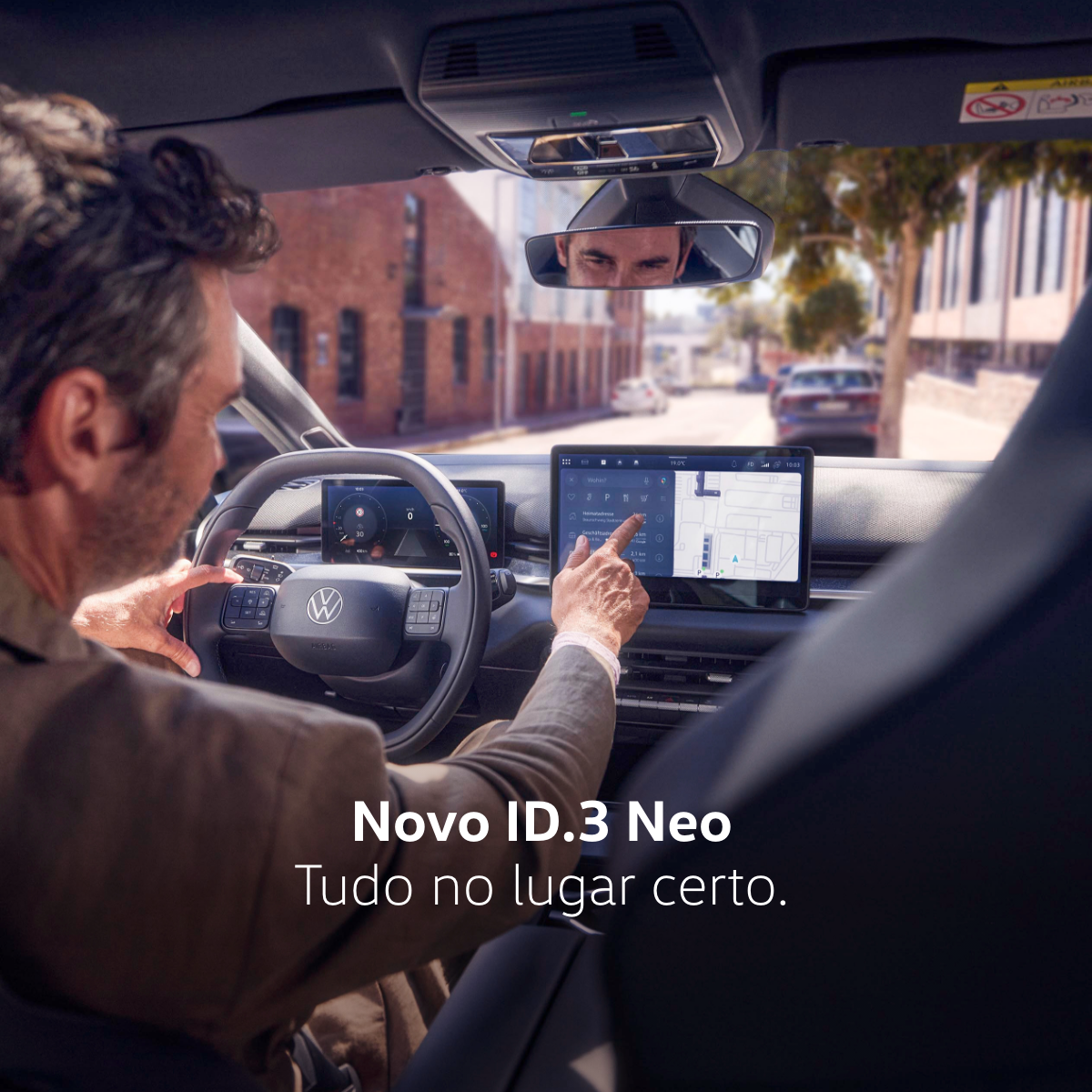 Interior do Volkswagen ID.3 NEO com ecrã central de infotainment